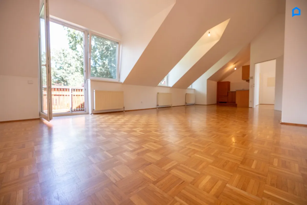 +Helle, gemütliche 3 -Zimmer + mit 36 m² Wohnküche und 7,8 m² Balkon + grüner Innenhof, Wiengrenze, ruhig, 1. OG, Dachgeschoss, D+ - Bild 1