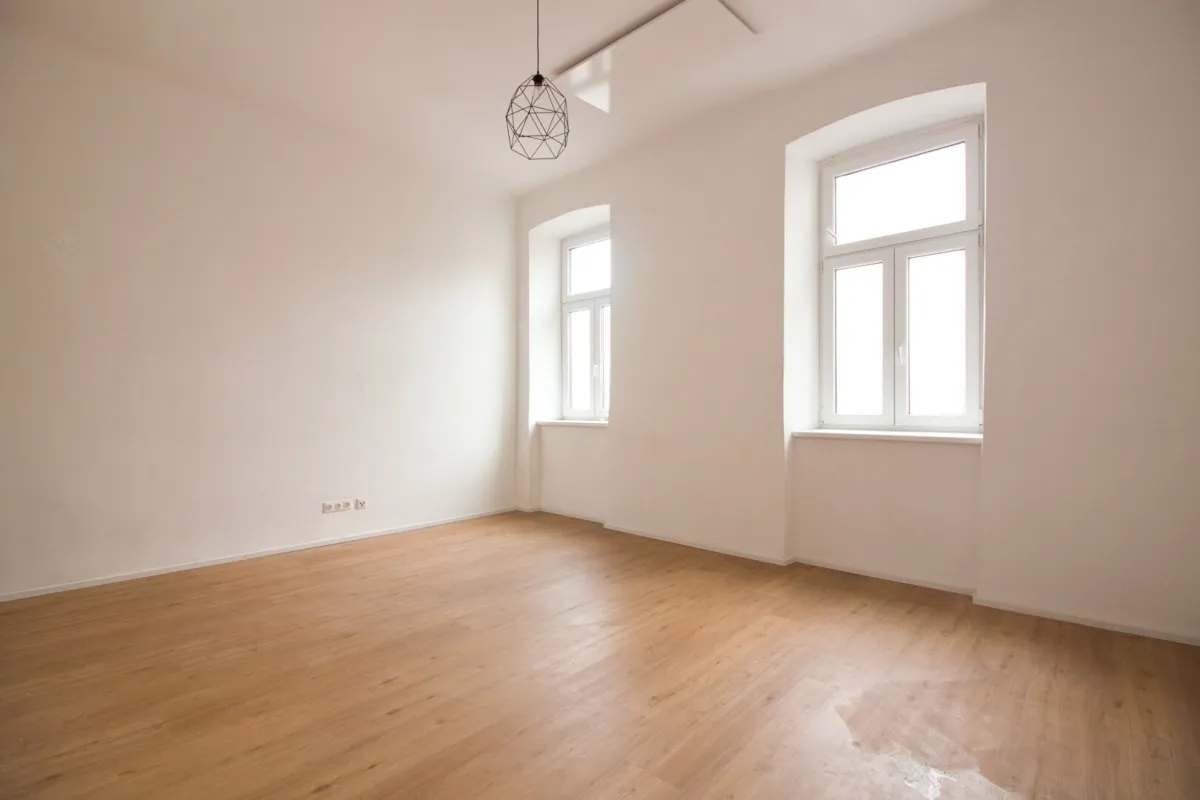 2021 saniert | ruhige und helle Garconniere | U-Bahn-Station Thaliastraße - Bild 1