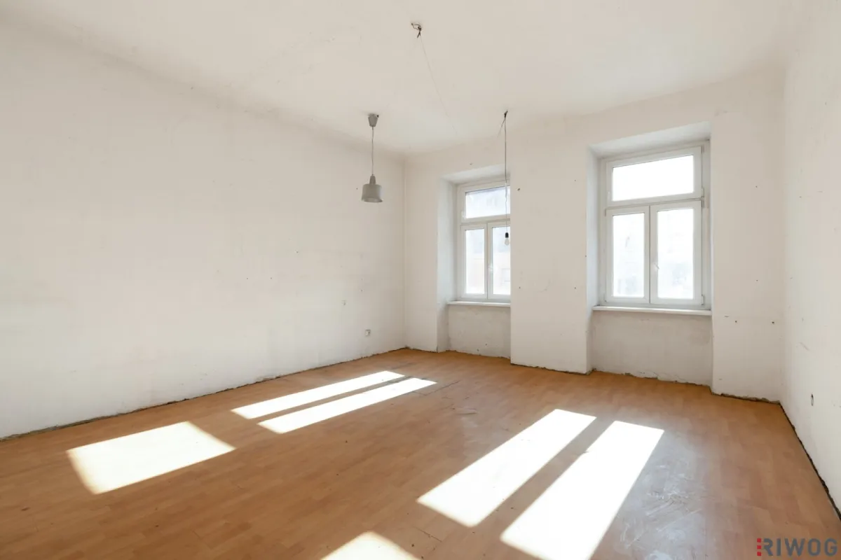 Sanierungsbedürftige Altbauwohnung mit baubewilligtem Balkon | Nähe Matzleinsdorfer Platz (S-Bahn-Station und künftig U2-Station) - Bild 1