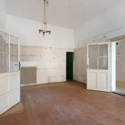 Sanierungsbedürftige Altbauwohnung mit ca. 213 m² NF | Erdgeschoss + Keller/Souterrain | Nähe Matzleinsdorfer Platz (S-Bahn-Station und künftig U2-Station) - Bild 3