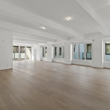 Exklusives Dachgeschoss-Loft mit industriellem Flair & beeindruckender Raumhöhe - Bild 2