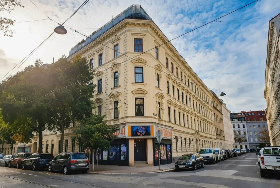 Unsanierte Wohnung in einem wunderschön sanierten Stilaltbau - Gaußplatz/Augarten - Bild 1