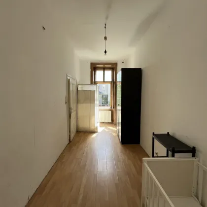 LEERSTEHEND UND RENOVIERUNGSBEDÜRFTIGE WOHNUNG IN GEPFLEGTEM ALTBAU! LIFTBENÜTZUNG INKLUSIVE! - Bild 3