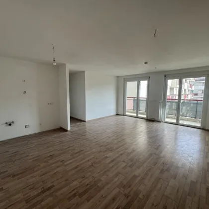 Sehr geräumige 3 Zimmer Genossenschaftswohnung mit Balkon - Bild 2