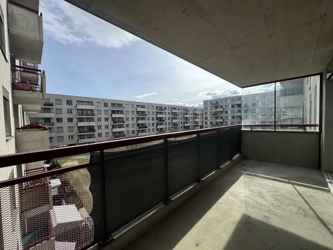 Sehr geräumige 3 Zimmer Genossenschaftswohnung mit Balkon - Bild 1