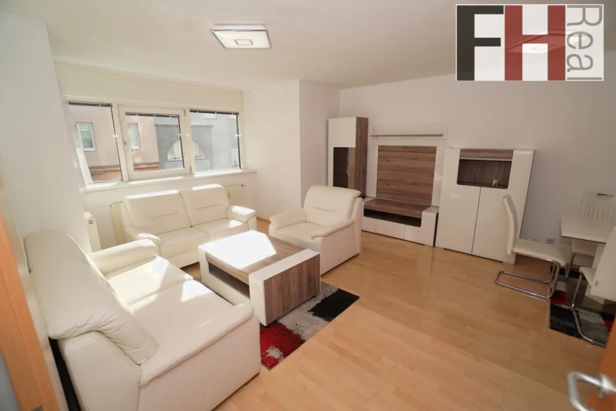 Moderne 3 Zimmer Wohnung mit Loggia und Garagenplatz - Bild 1