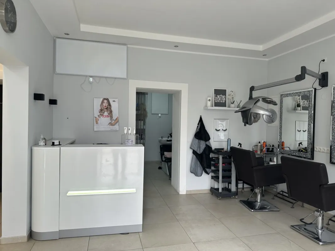 BARBERSHOP/FRISEURSALON , KOSMETIKSTUDIO nur 840 Euro Miete - Bild 1