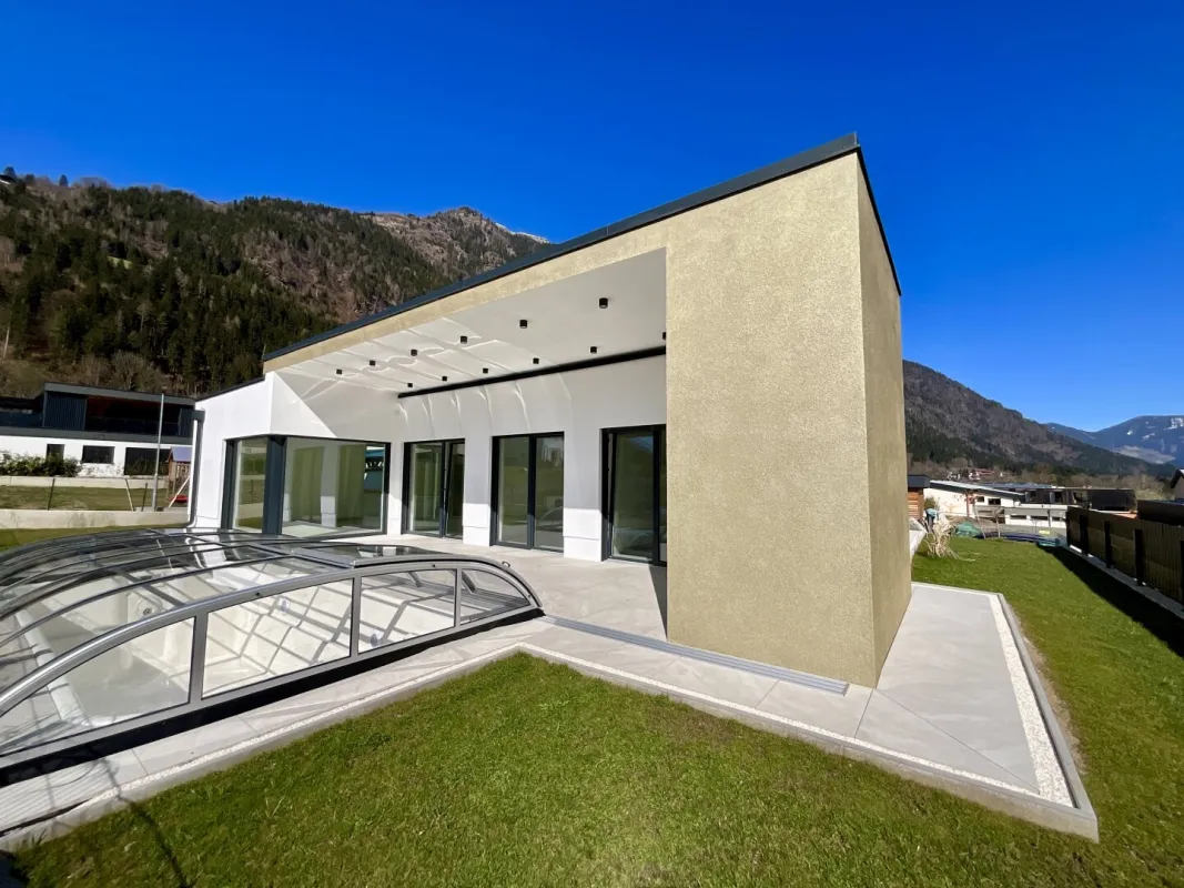 LUXUS & ENTSPANNUNG VEREINT! SCHMUCKSTÜCK DER EXTRAKLASSE - HOCHWERTIG ERRICHTETER BUNGALOW (NEUBAU) MIT POOL IN LÄNDLICHER LAGE! - Bild 1