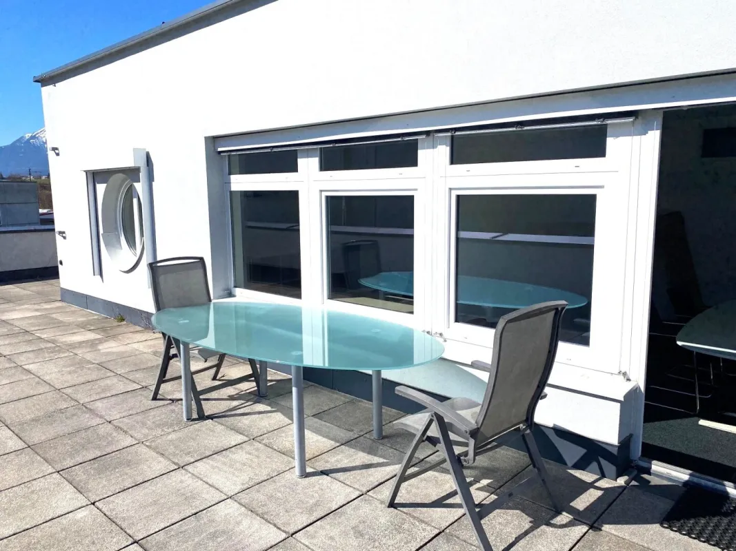 Flexibles Büro zur Mitbenutzung im Gewerbepark Mils – Ideal für kleine Teams & Freiberufler - Bild 1