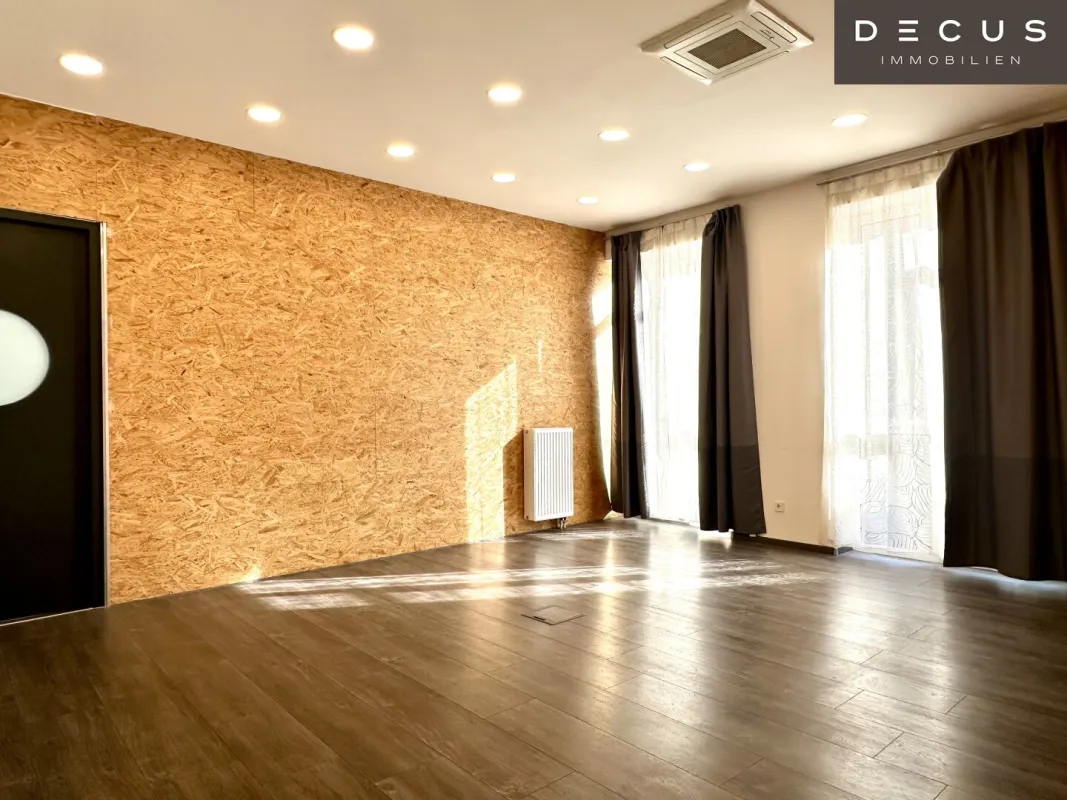 + + + Gekühltes stylisches Büro + + + INNENHOFGEBÄUDE + + + - Bild 1