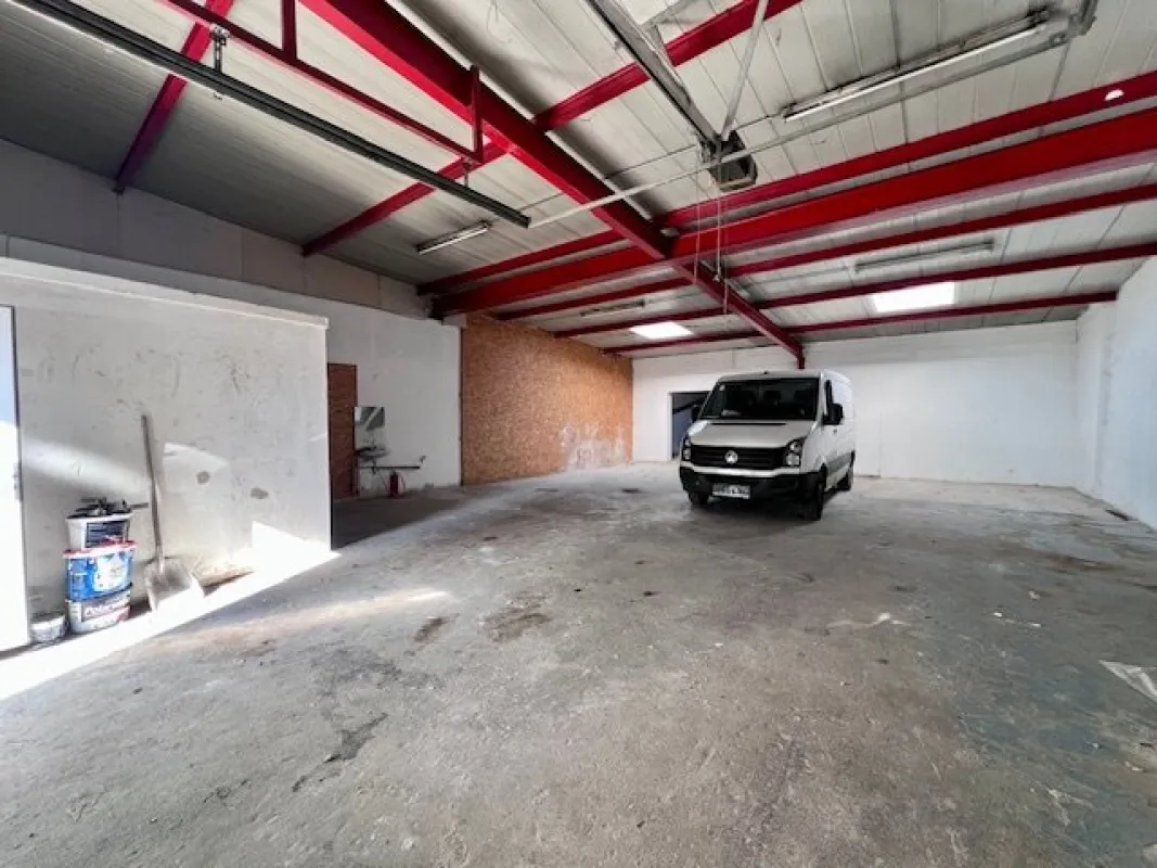 Lagerhalle in der Triester Straße, Nähe Autobahn zu vermieten! - Bild 1