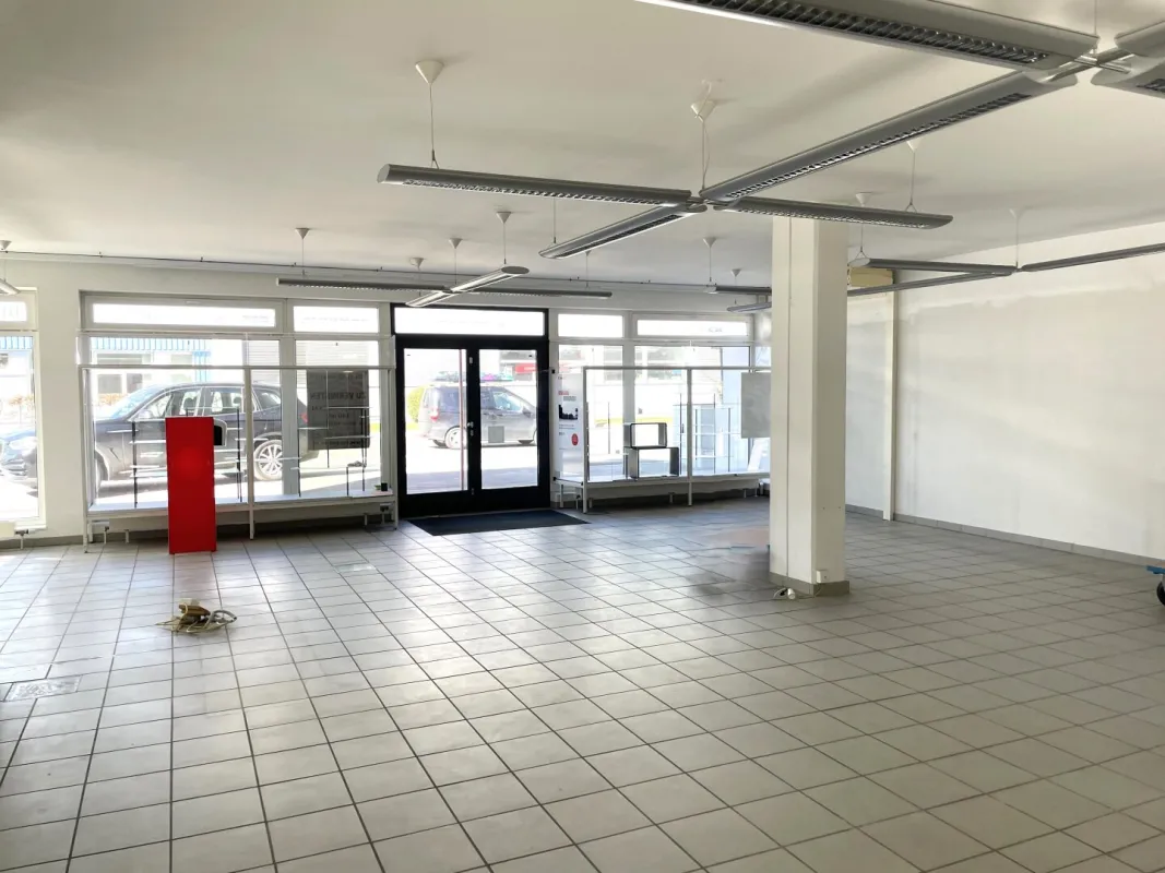 Geschäftsfläche - frequentiert - große Fensterfronten - Salzburg Schallmoos - Bild 1