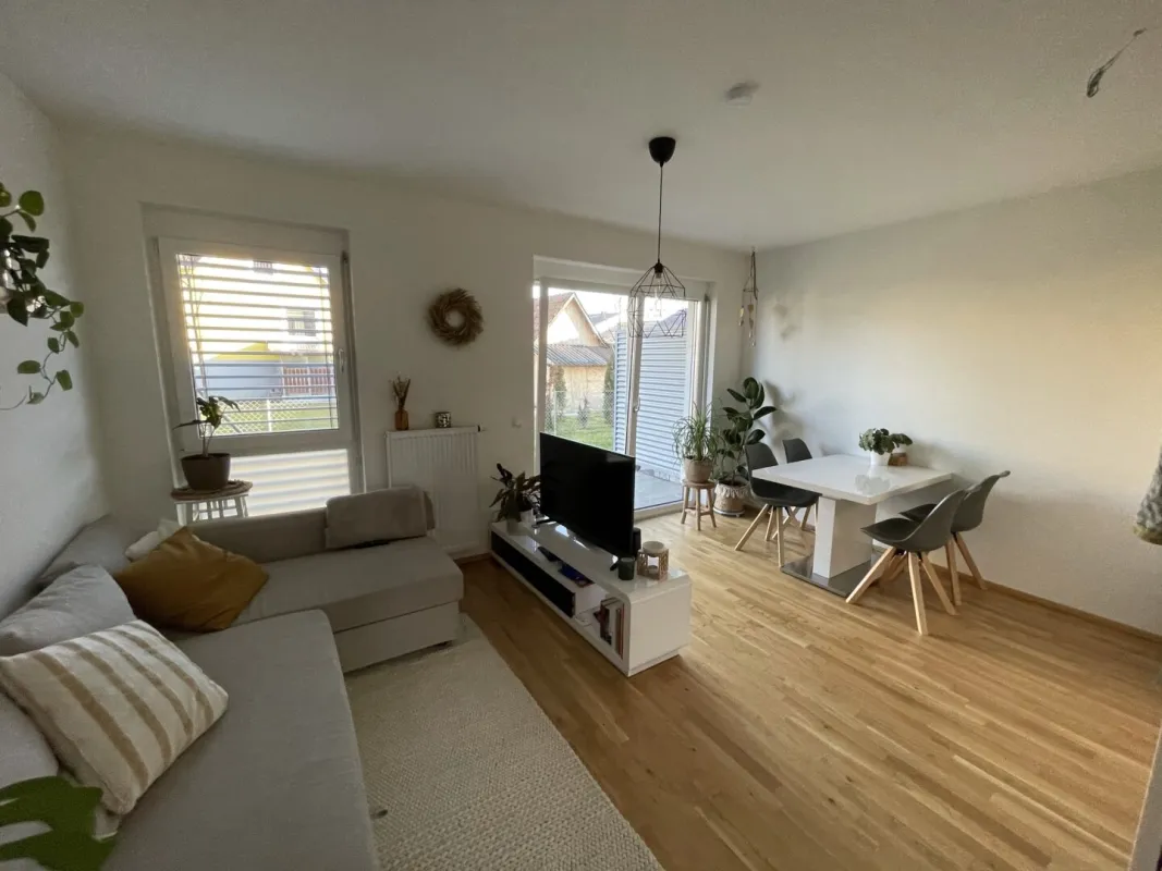 Lichtdurchflutete Eigentumswohnung mit Balkon und Carport ...! - Bild 1