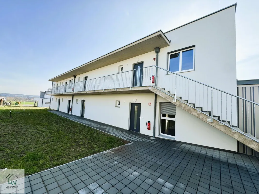 **"Von der Miete ins Glück - Ihr neues Eigenheim!"** Erstbezug - Wunderschöne Gartenwohnung mit Terrasse und Carport-Stellplatz inklusive Lagerraum! - Bild 1
