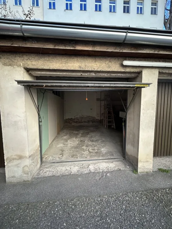 Stellplatz/Garagen im Hof in der Randhartingergasse - Bild 1