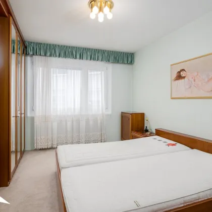 U3 Hütteldorfer Straße/Johnstraße: Top-geschnittene 3-Zimmer Wohnung mit verglaster Loggia im 1. Liftstock - Bild 2