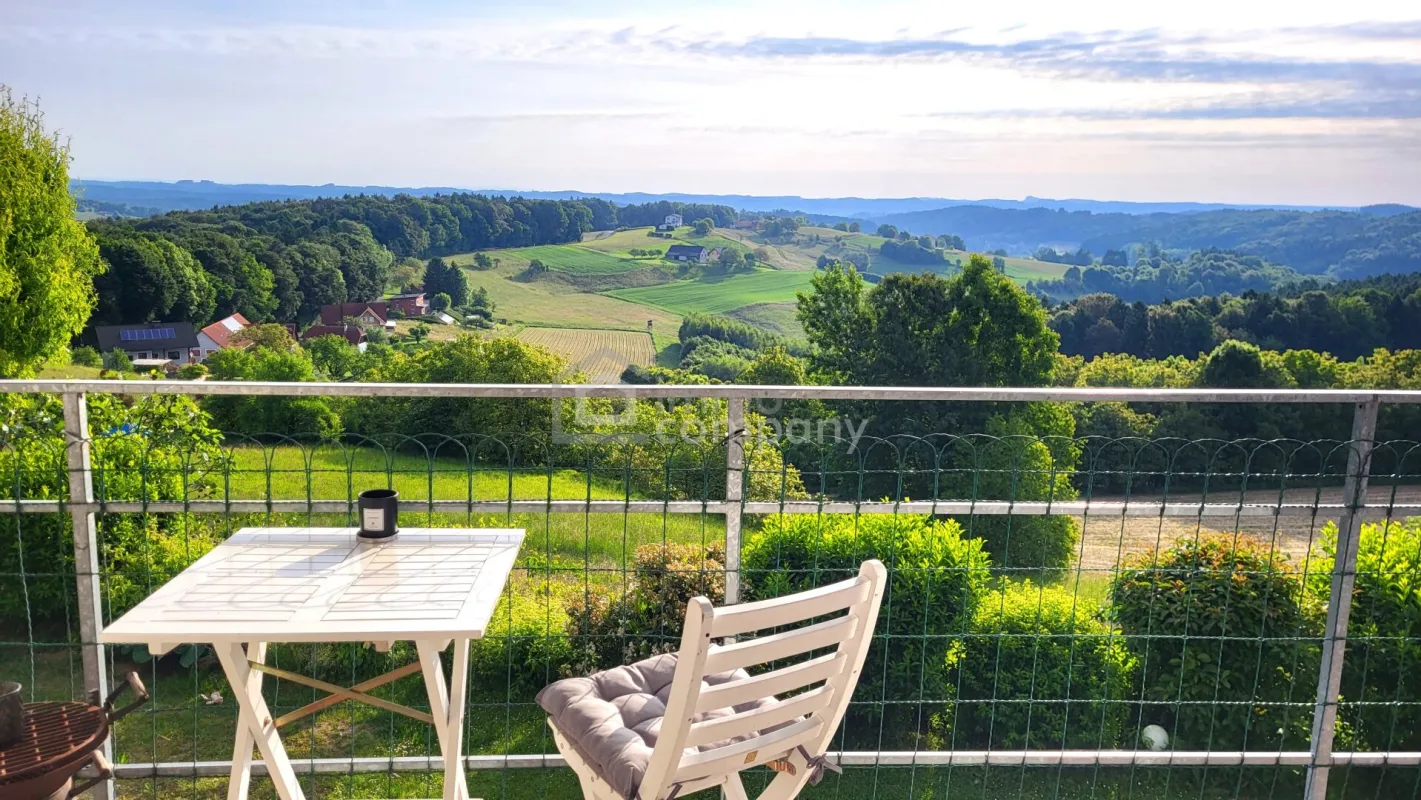 Provisionsfrei! Charmantes Zuhause mit Potenzial und Panoramablick bis zur Riegersburg - Bild 1