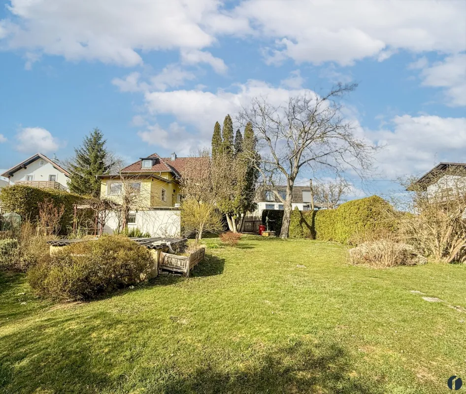 Charmantes Haus mit tollem Grundstück in Grün-Ruhelage - Bild 1