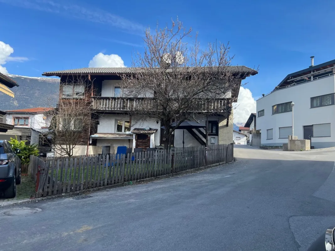 Schwaz, kleines Wohnhaus mit Potential, Sonnenlage - Bild 1