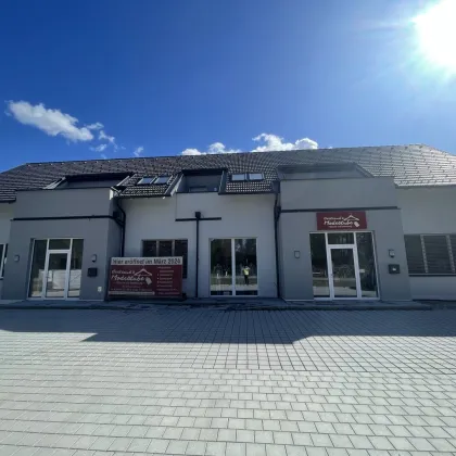 Moderne Büro/Praxis in Straß: Erstbezug mit 4 Zimmern und 6 Stellplätzen! - Bild 2