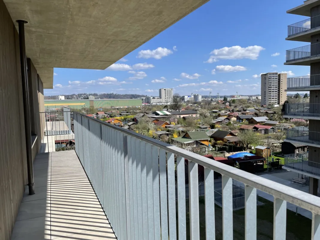 Sehr gut aufgeteilte 3 Zimmerwohnung mit großem Balkon - Bild 1