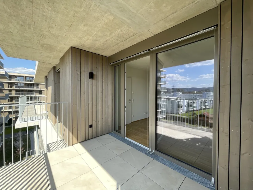 Helle 2 Zimmerwohnung mit überdachtem Balkon - Bild 1