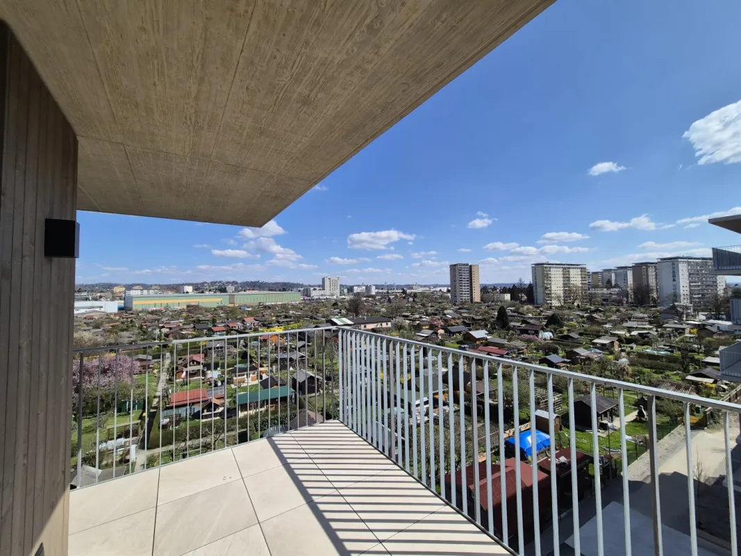 Perfekt aufgeteilte 4 Zimmer Familienwohnung mit Fernblick - Bild 1