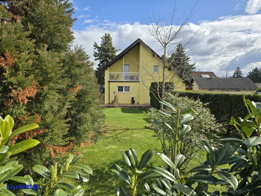 Haus mit großem Garten – für den Landeanflug Ihrer Lieben! - Bild 1