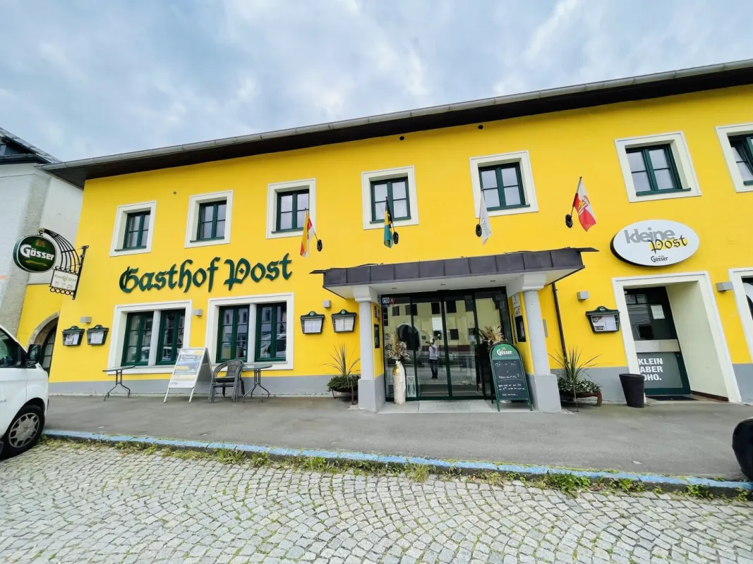 Traditionsgasthaus mit Bar und Fremdenzimmer in Hellmonsödt - Bild 1
