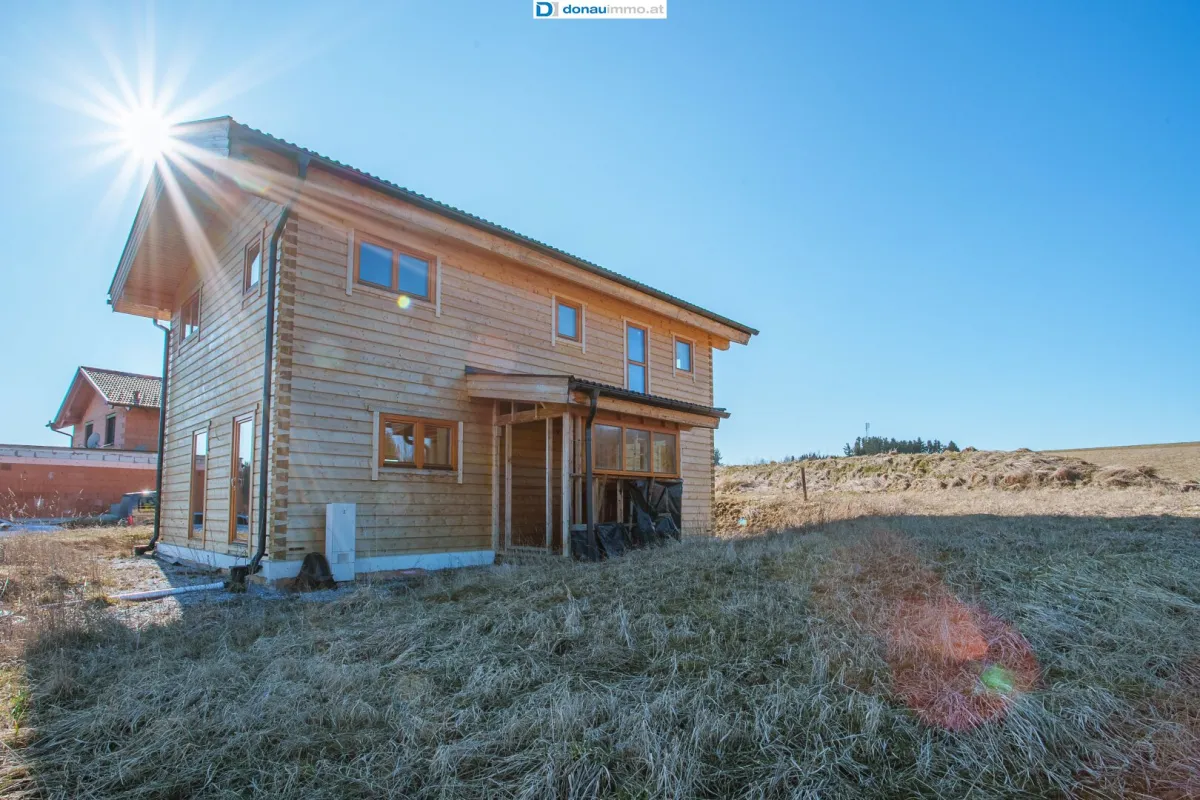 "Natürliche Eleganz": Neuerrichtetes Holzhaus im Waldviertel! - Bild 1