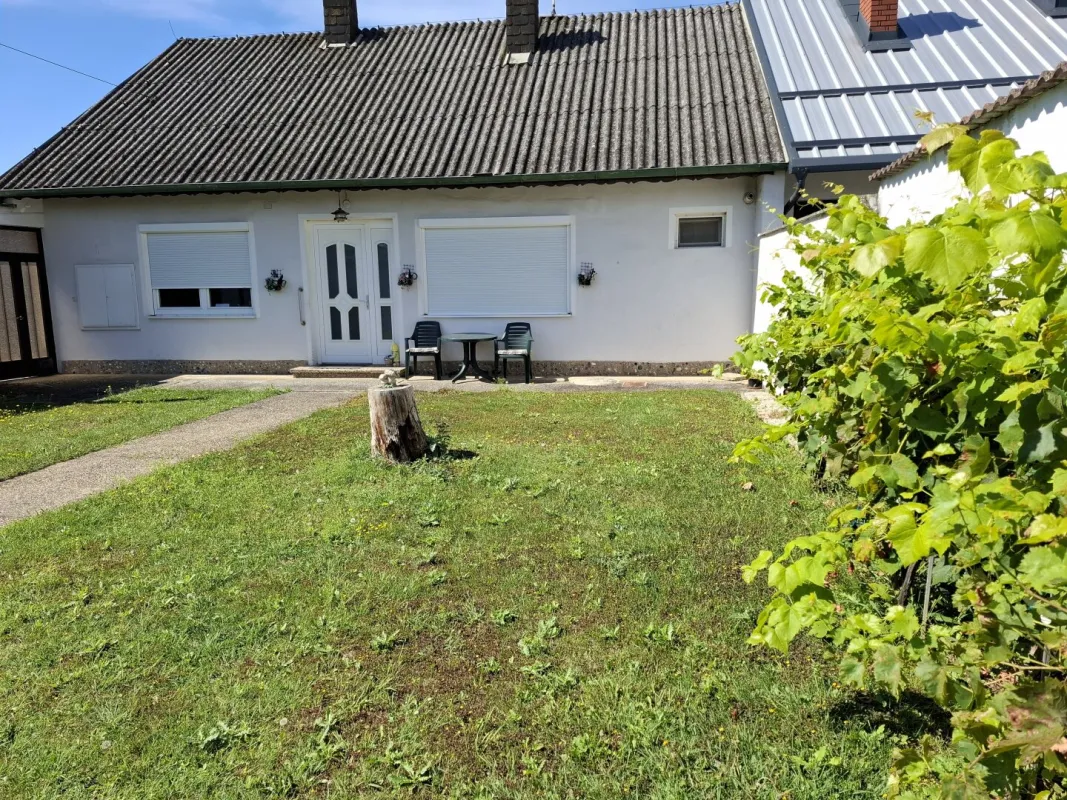 PREISREDUKTION: GUT ERHALTENES  EINFAMILIENHAUS - GARTEN uneinsehbar, Nebengebäude vorhanden - Bild 1