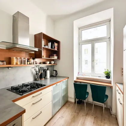 CHARMANTE ALTBAUWOHNUNG - 2 ZIMMER AUF 61 m² NAHE U1 - Bild 2