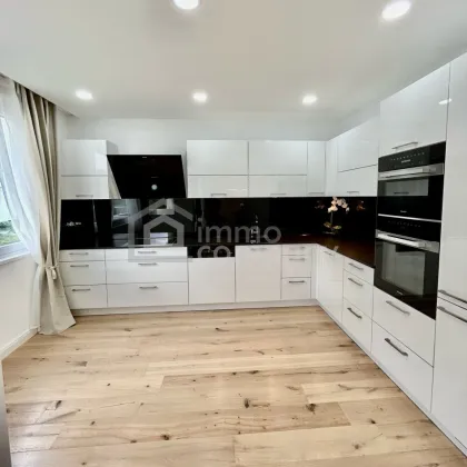 Erstbezug: Familienwohnung mit Fernblick über Wien, inkl. Freifläche, zwei Stellplätze und Outdoor-Pool - Bild 3