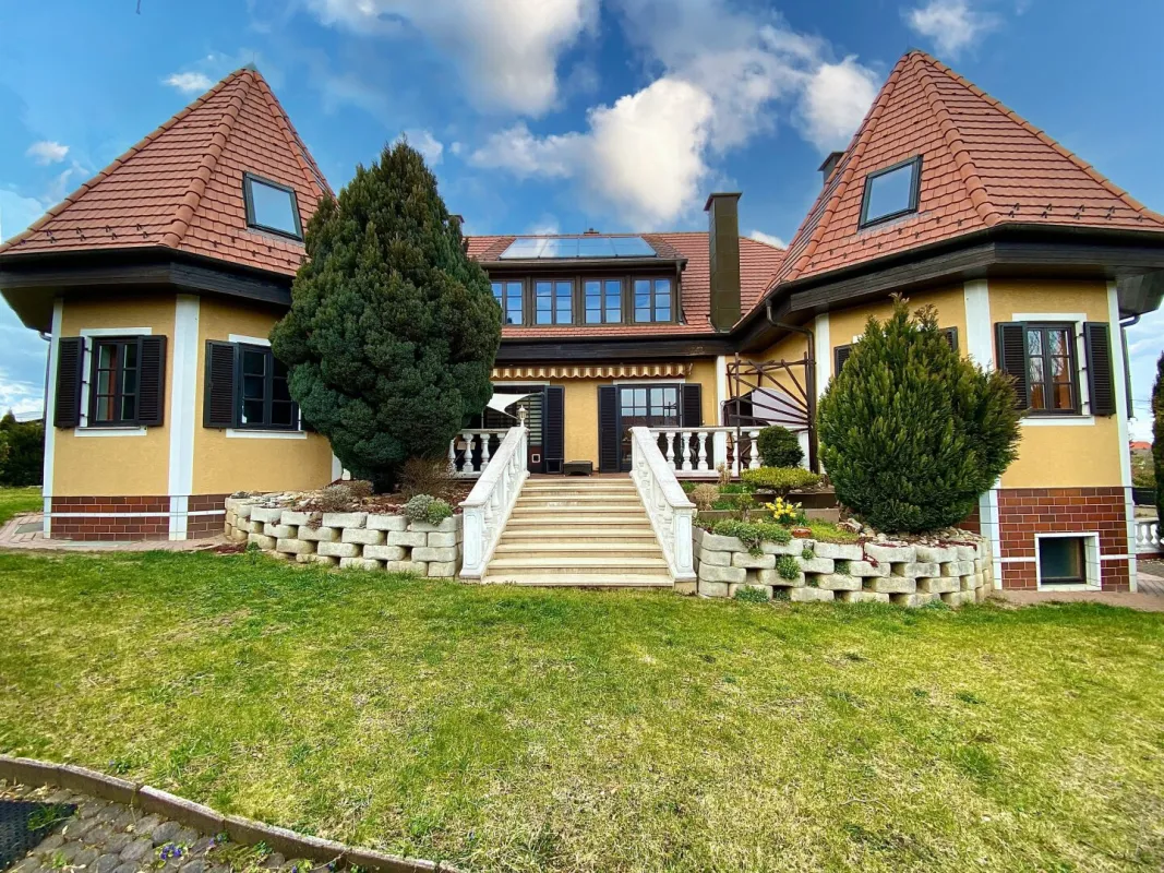 Noch mehr Wohnfläche möglich!! I auch für mehrere Generationen I ~ 1152m² Grundstück I beheizter Keller I Pool I Photovoltaikanlage I Solaranlage I - Bild 1