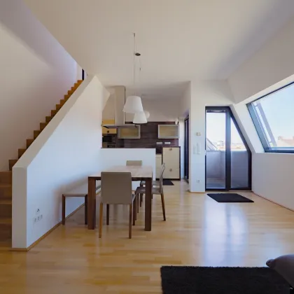 Urbaner Wohntraum mit Weitblick – Stilvolle 3-Zimmer-DG-Wohnung mit großer Dachterrasse - Bild 2
