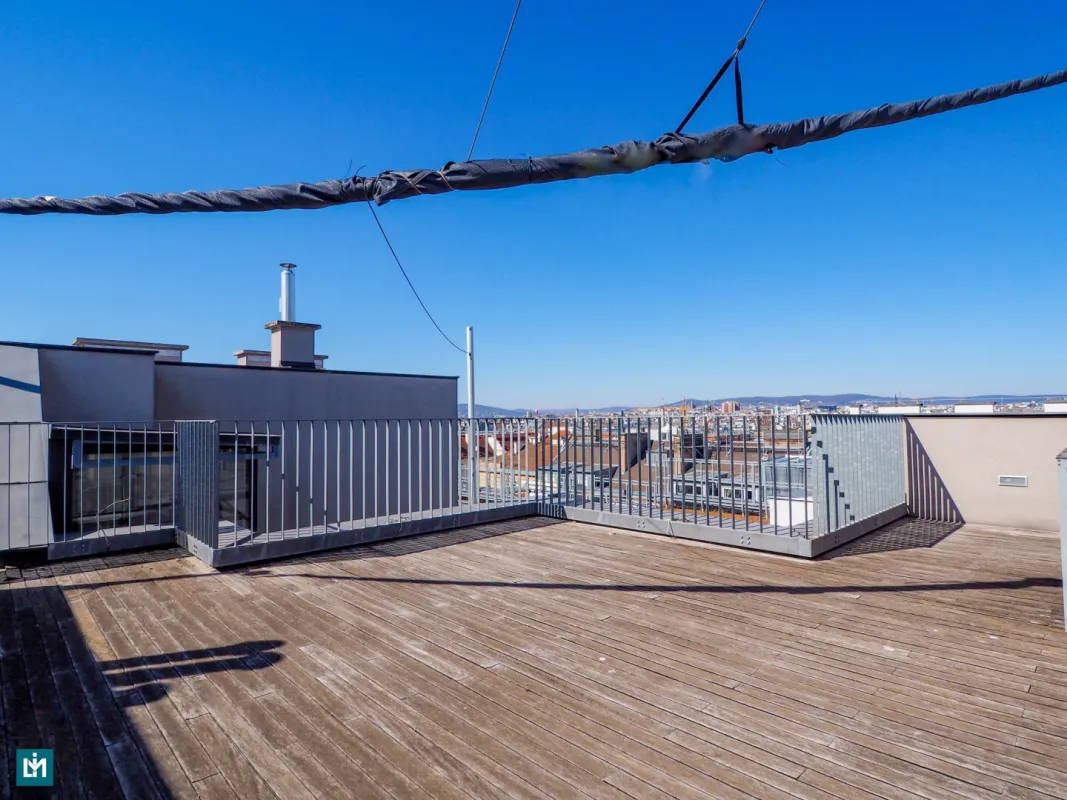 Urbaner Wohntraum mit Weitblick – Stilvolle 3-Zimmer-DG-Wohnung mit großer Dachterrasse - Bild 1
