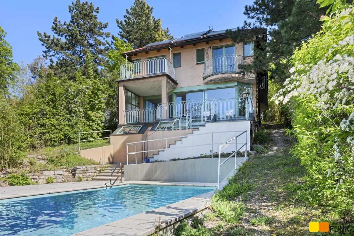 Großzügige Architektenvilla. Traumaussicht inklusive. - Bild 1