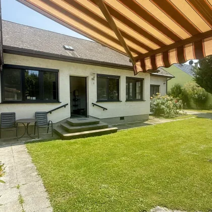 Großes Einfamilienhaus mit Veranda und Wirtschaftsanbau mit uneinsichtigen Garten + Ausbaupotential! - Bild 3