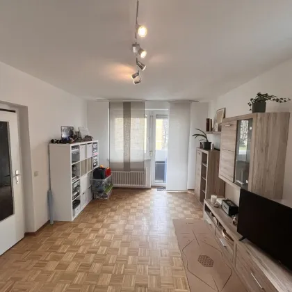 ++schöne, saubere ETW mit Loggia und Auto-Abstellplatz in guter Lage** - Bild 3