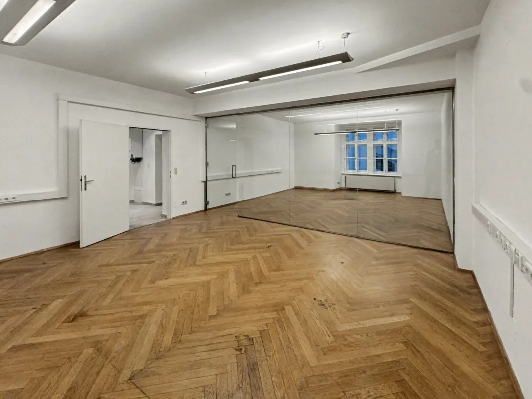 Charmantes Büro mit 5 Räumen - Rauhensteingasse Nähe Kärntnerstrasse - Bild 1