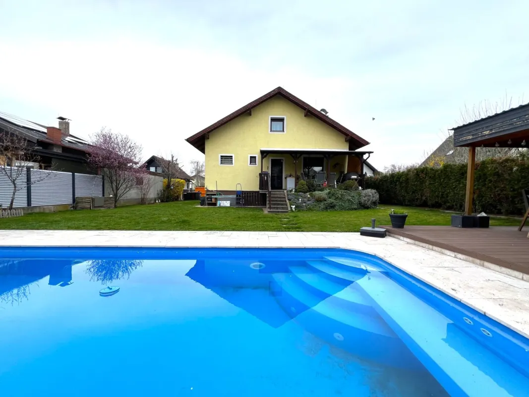 Charmantes Einfamilienhaus mit traumhaften Garten, Pool, Sauna und Garage - Bild 1