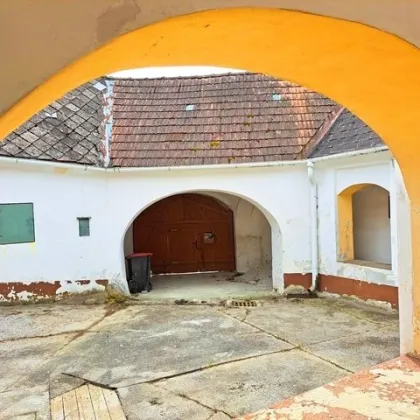CHARMANTER ARKADENHOF- SANIERUNGSBEDÜRFTIG – 1.715m² EIGENGRUND – RARITÄT! - Bild 3