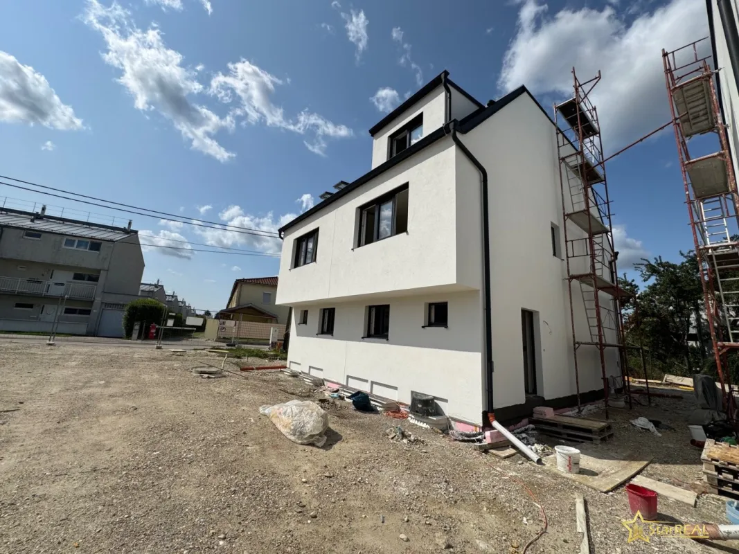 LETZTES HAUS! ÜBERGABE IM OKTOBER. NÄHE GYM SIMONSGASSE. ZIEGELHAUS. KELLER. PHOTOVOLTAIK. TOP AUSSTATTUNG. PROVISIONSFREI für den Käufer. - Bild 1