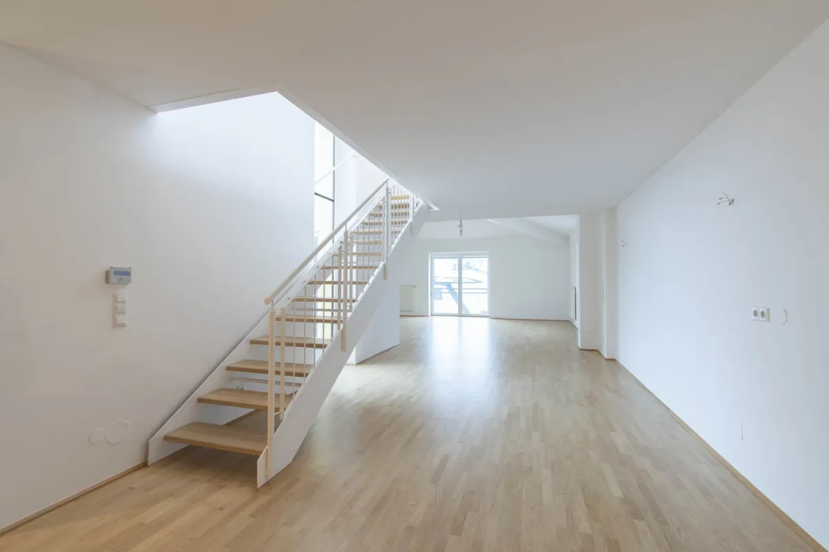 Linz-Zentrum: Großzügige 3-Zimmer-Wohnung mit 170 m² - auch als Büro nutzbar - Bild 1