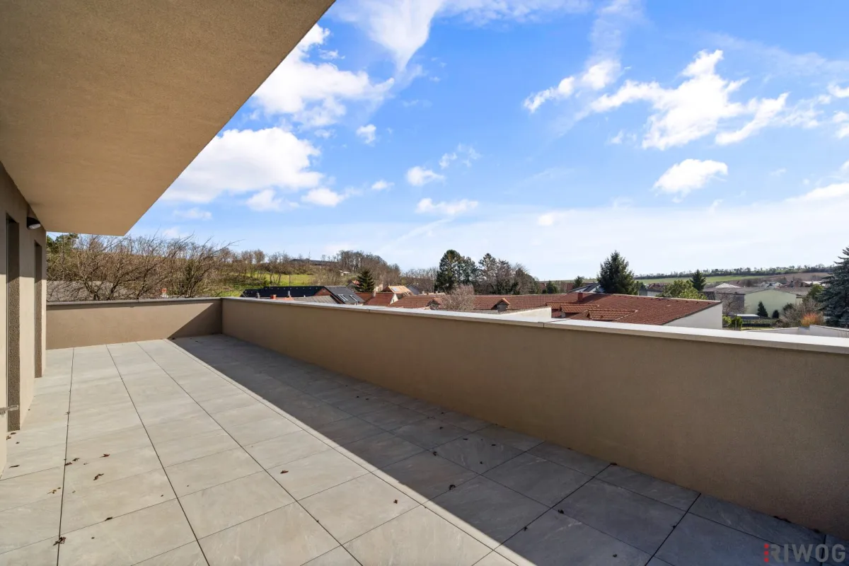 Dachgeschoss *** 4-Zimmer mit über 140m2 Terrasse / Loggia *** Leben im Weinviertel *** Nähe Wolkersdorf und Gerasdorf - Bild 1