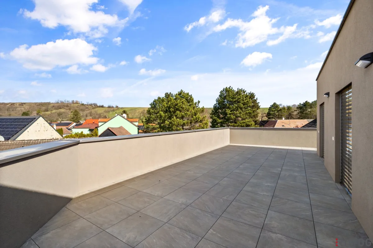 Dachgeschoss *** 4-Zimmer mit rund 115m² Terrasse / Loggia *** Leben im Weinviertel *** Nähe Wolkersdorf und Gerasdorf - Bild 1