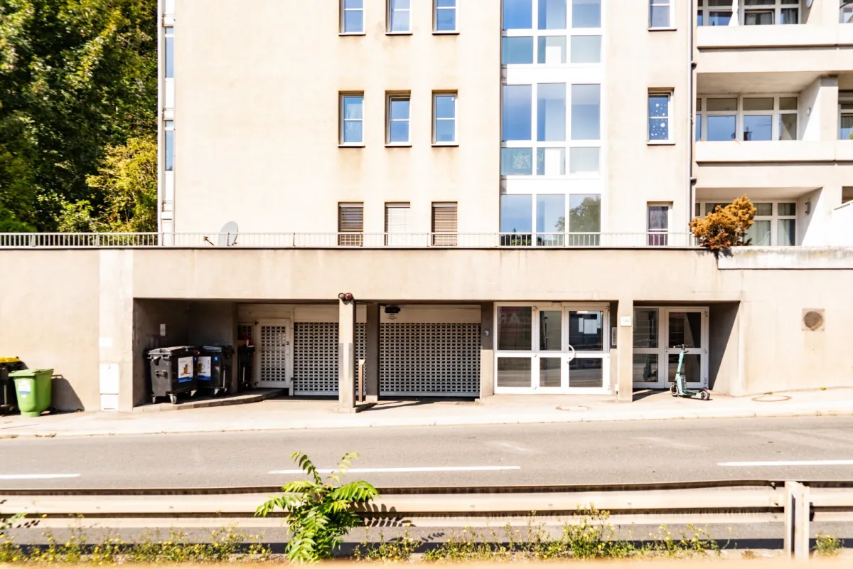 Sicher parken in Linz: Ihr Tiefgaragenstellplatz in Urfahr Rudolfstraße - Bild 1