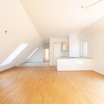 Provisionsfreie Dachgeschoss-Terrassen-Wohnung inkl. Tiefgaragenplatz und flexibler Raumgestaltung in Grünruhelage - Bild 2