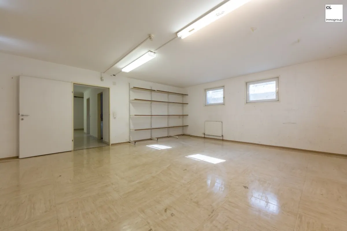 Vielseitig nutzbare Lagerfläche mit Garage, Kantinenbereich und überdachten Vorplatz zu verkaufen - Bild 1