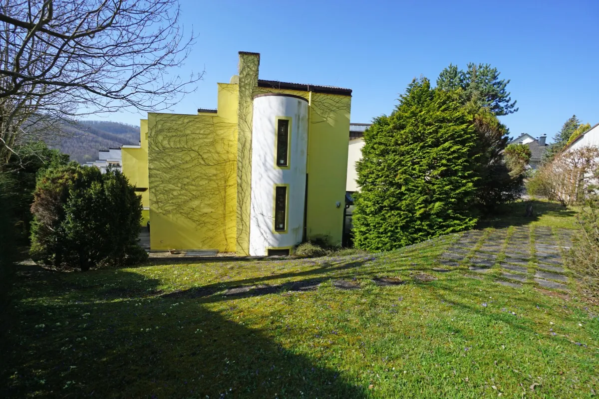 Eckreihenhaus mit Einfamilienhauscharakter in zentrumsnaher Aussichtsslage - Bild 1